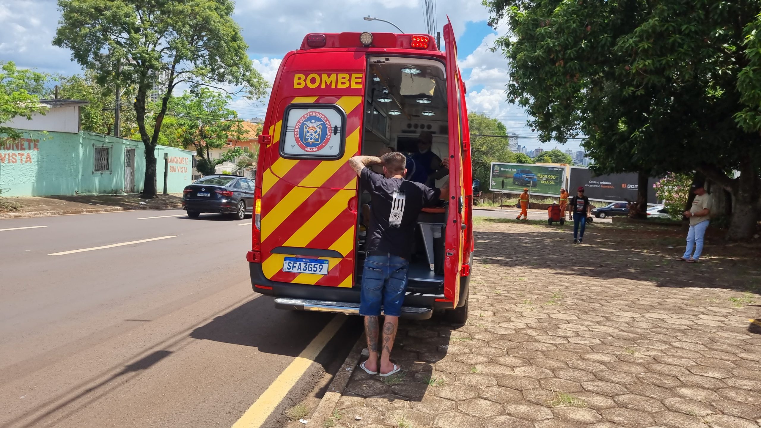 Motociclista fica ferida em acidente de trânsito na Rua Antonina