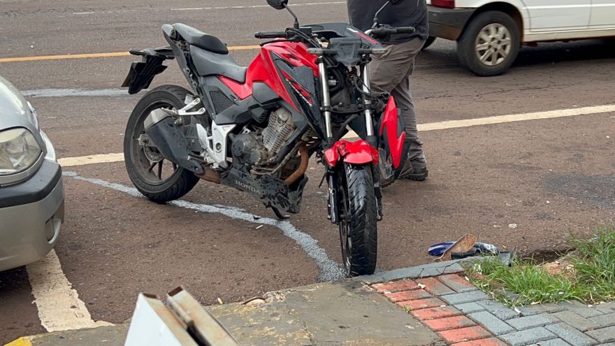 Motos se envolvem em acidente violento no São Cristóvão