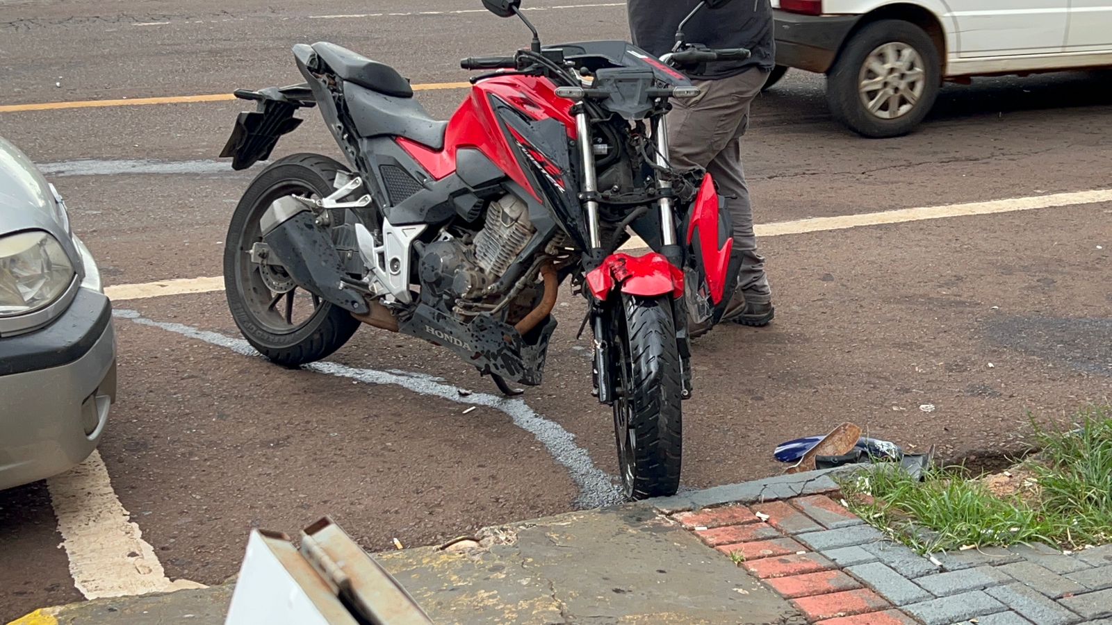 Motos se envolvem em acidente violento no São Cristóvão