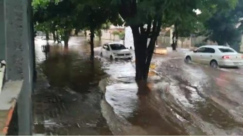 Chuva inesperada provoca caos em Toledo: alagamentos, quedas de energia e danos à infraestrutura Imagem referente a Chuva inesperada provoca caos em Toledo: alagamentos, quedas de energia e danos à infraestrutura