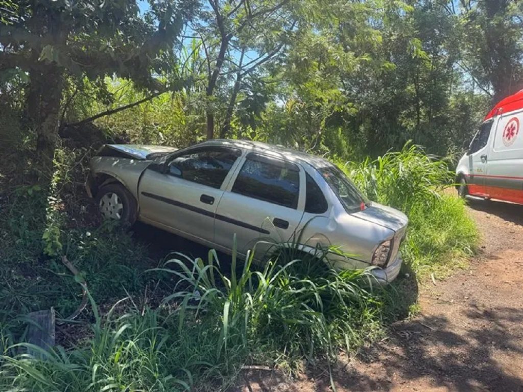 Pai e filho ficam feridos em acidente na PR-182
