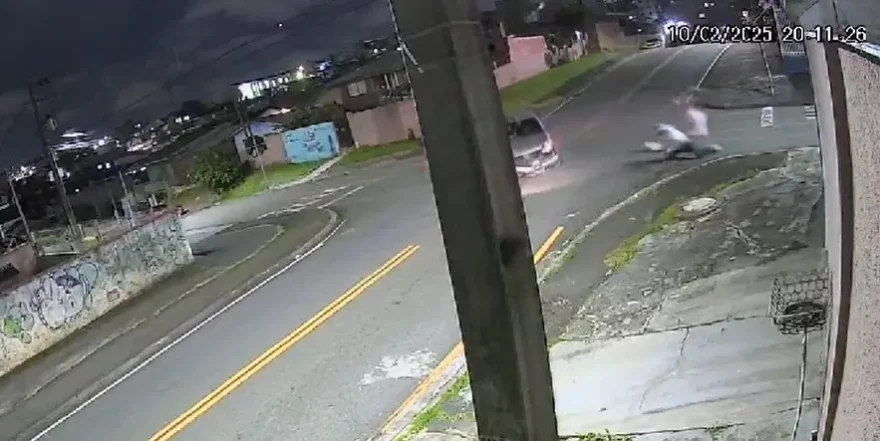 Jovem morre em acidente de moto após namorado desrespeitar sinalização