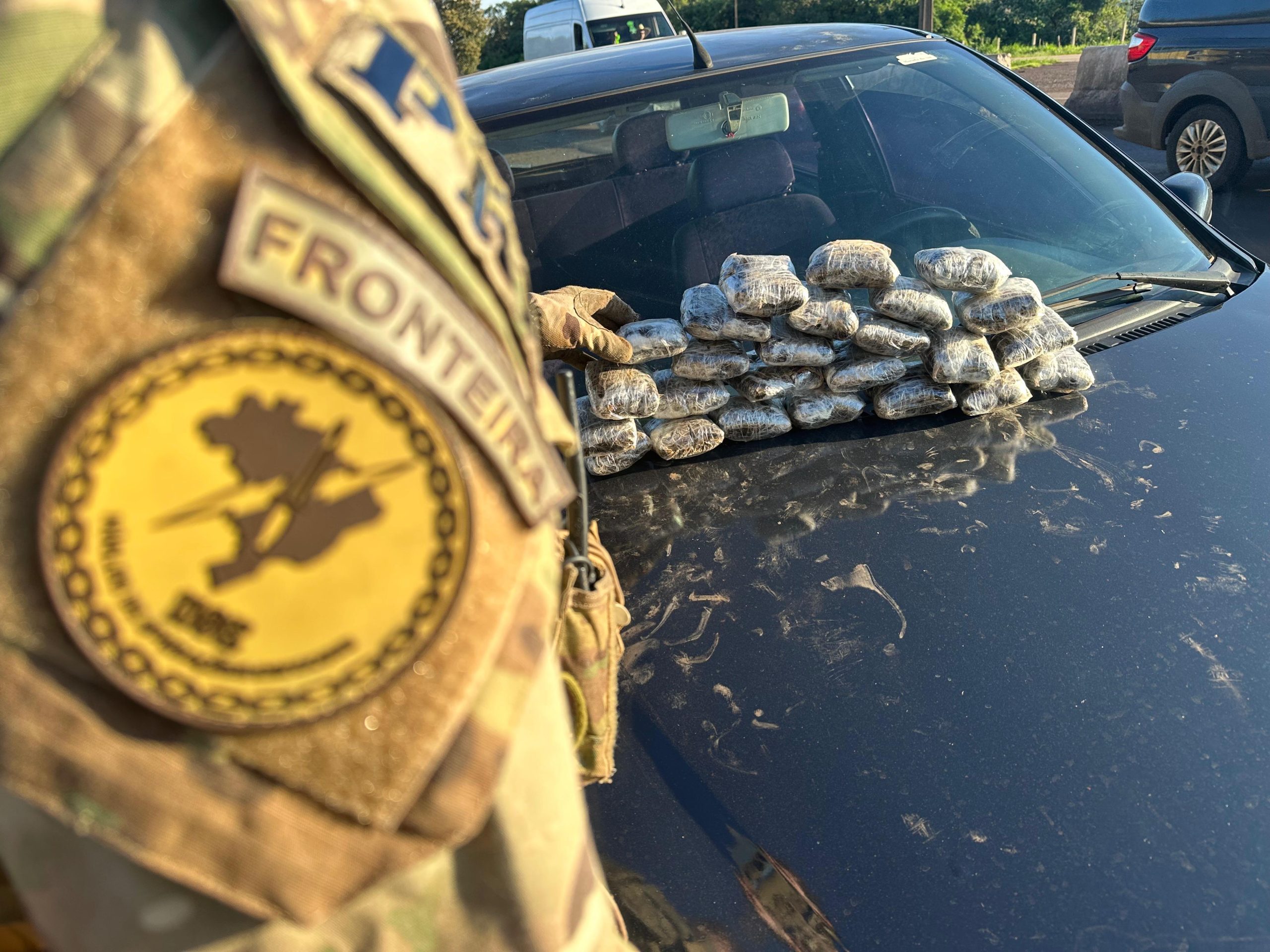 Haxixe Ice e maconha: PRF intercepta cargas na BR-163 Haxixe Ice e maconha: PRF intercepta cargas na BR-163