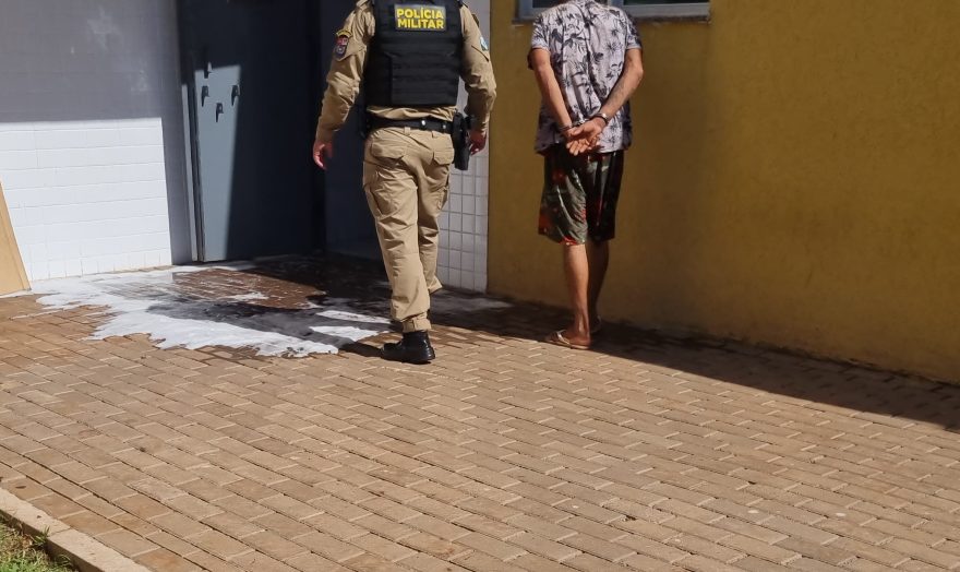 Homem é preso após furtar vários objetos em residência no Coqueiral