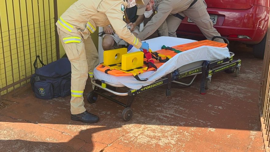 Acidente de trânsito deixa jovem ferido no Pacaembu