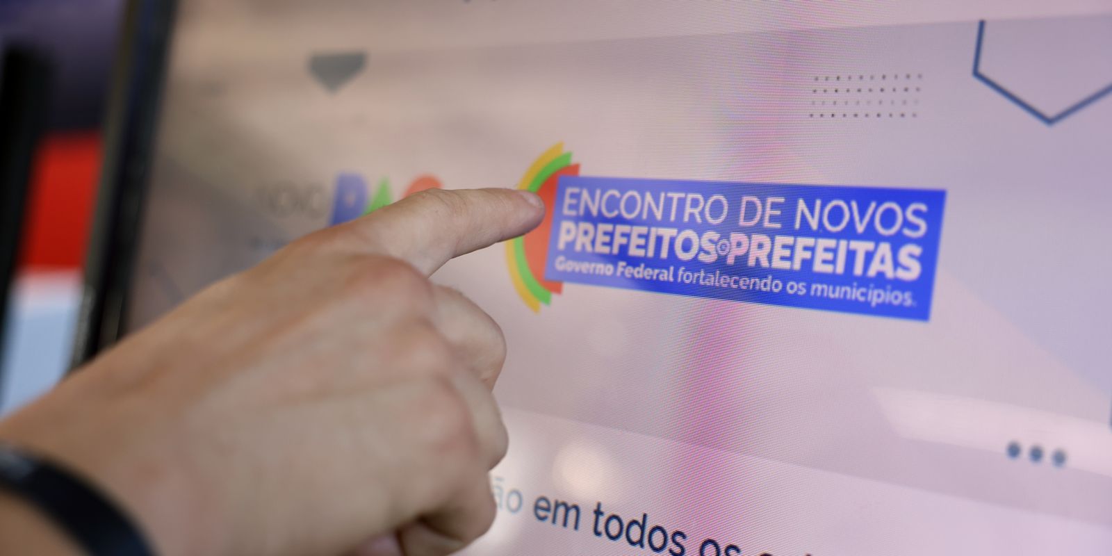 Plataforma de pequenos serviços conecta MEIs e prefeituras Plataforma de pequenos serviços conecta MEIs e prefeituras