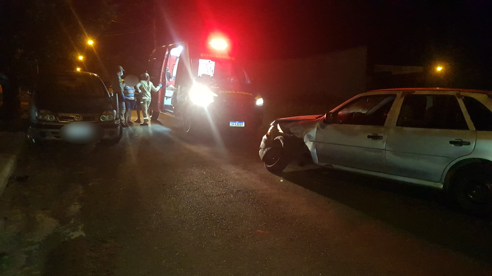 Gol bate contra dois carros estacionados no Bairro Cascavel Velho Gol bate contra dois carros estacionados no Bairro Cascavel Velho