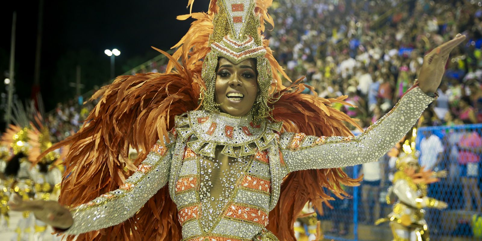 Rio inicia venda de ingressos populares para desfiles de carnaval Rio inicia venda de ingressos populares para desfiles de carnaval