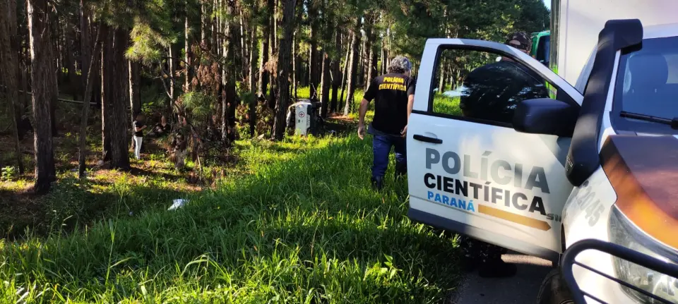 Ambulância capota a caminho de hospital e paciente de 79 anos morre no Contorno Leste Ambulância capota a caminho de hospital e paciente de 79 anos morre no Contorno Leste
