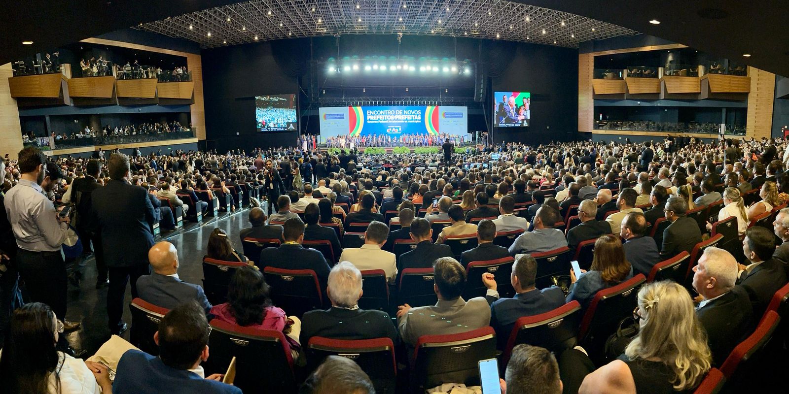 Encontro de prefeitos promove integração de municípios de fronteiras Encontro de prefeitos promove integração de municípios de fronteiras