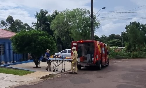Durante manutenção em residência, idoso cai e fica ferido Imagem referente a Durante manutenção em residência, idoso cai e fica ferido