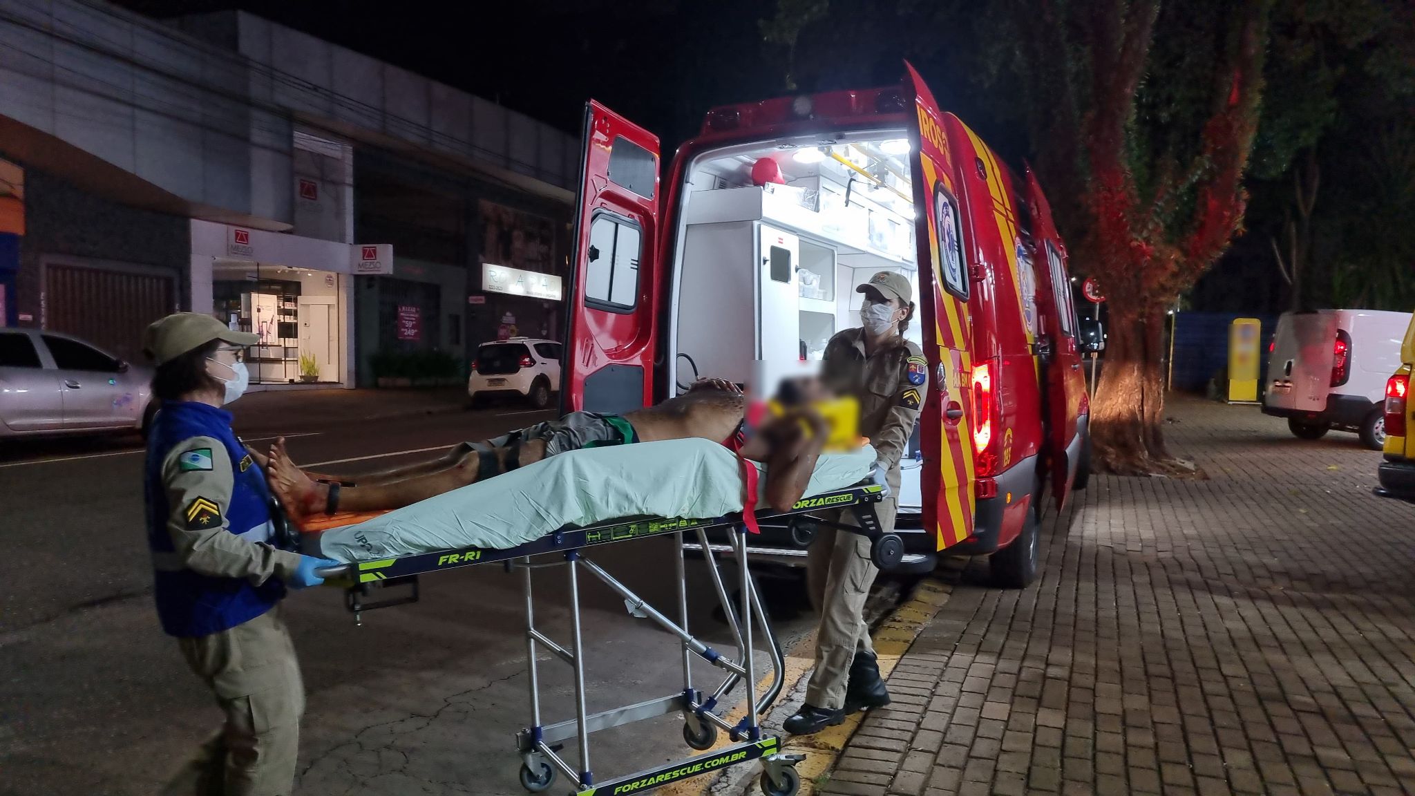 Homem de 37 anos é esfaqueado no centro e levado em estado grave ao HUOP Homem de 37 anos é esfaqueado no centro e levado em estado grave ao HUOP
