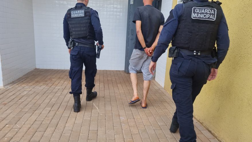 Homem tem a mão mordida pela companheira que se defendia durante briga de casal no Morumbi