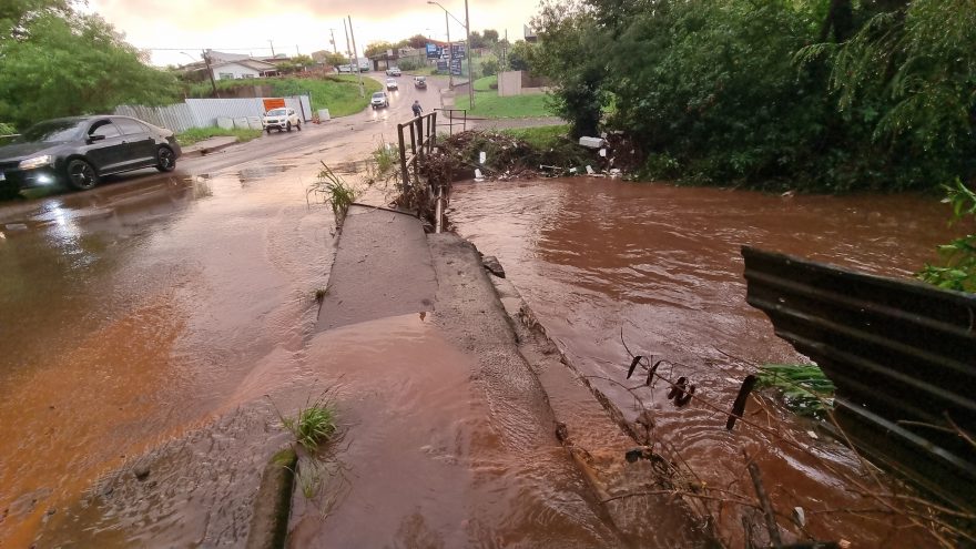 Bairro 14 de Novembro em alerta: chuvas intensas elevam nível do rio