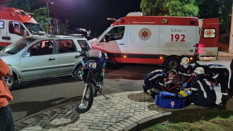 Condutor de moto Sahara sofre lesões após batida com Ecosport