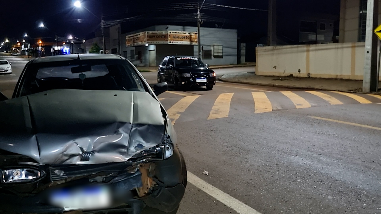 Cruzamento sem sinalização vira palco de acidente no bairro Interlagos