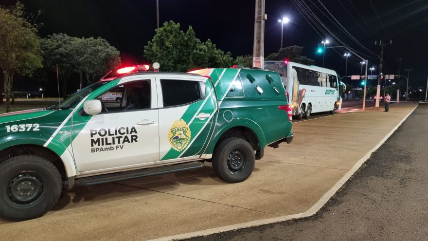 Operação Surpresa: Polícia Militar Ambiental fiscaliza ônibus em Cascavel