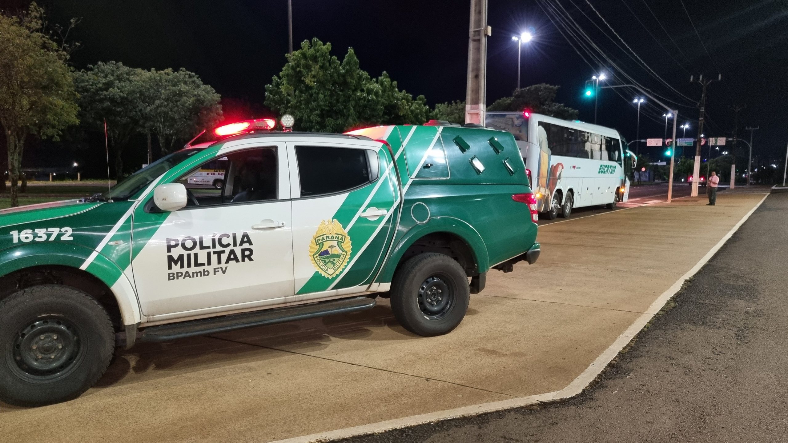 Operação Surpresa: Polícia Militar Ambiental fiscaliza ônibus em Cascavel