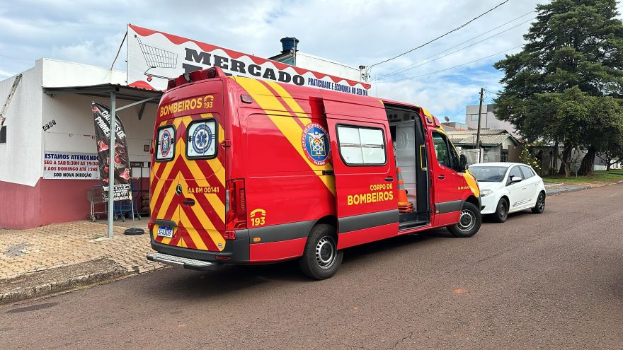 Telhado de supermercado cede e homem sofre queda de quatro metros