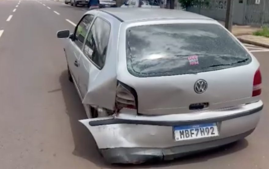 Criança de oito anos fica ferida em colisão traseira no Centro