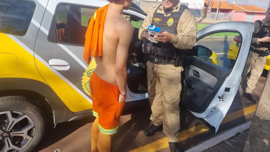 Motorista que capotou Gol na Rua Poente do Sol estava alcoolizado