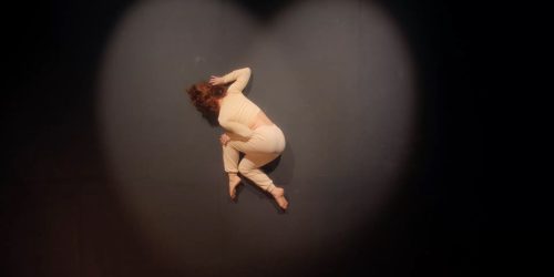 Filme conta história de contorcionista abusada sexualmente na infância Imagem referente a Filme conta história de contorcionista abusada sexualmente na infância