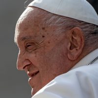 Imagem referente a Papa Francisco deverá fazer primeira aparição pública desde o internamento neste domingo