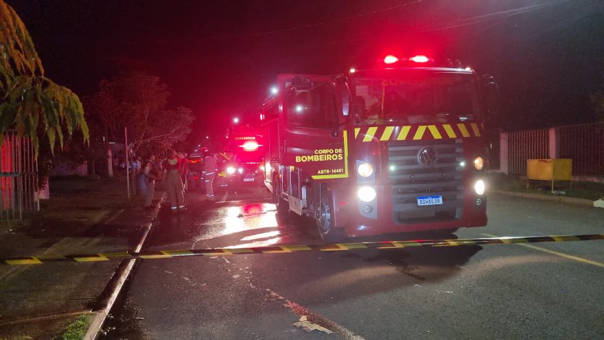 Mulher sofre queimaduras em incêndio causado por explosão de botijão de gás no Riviera