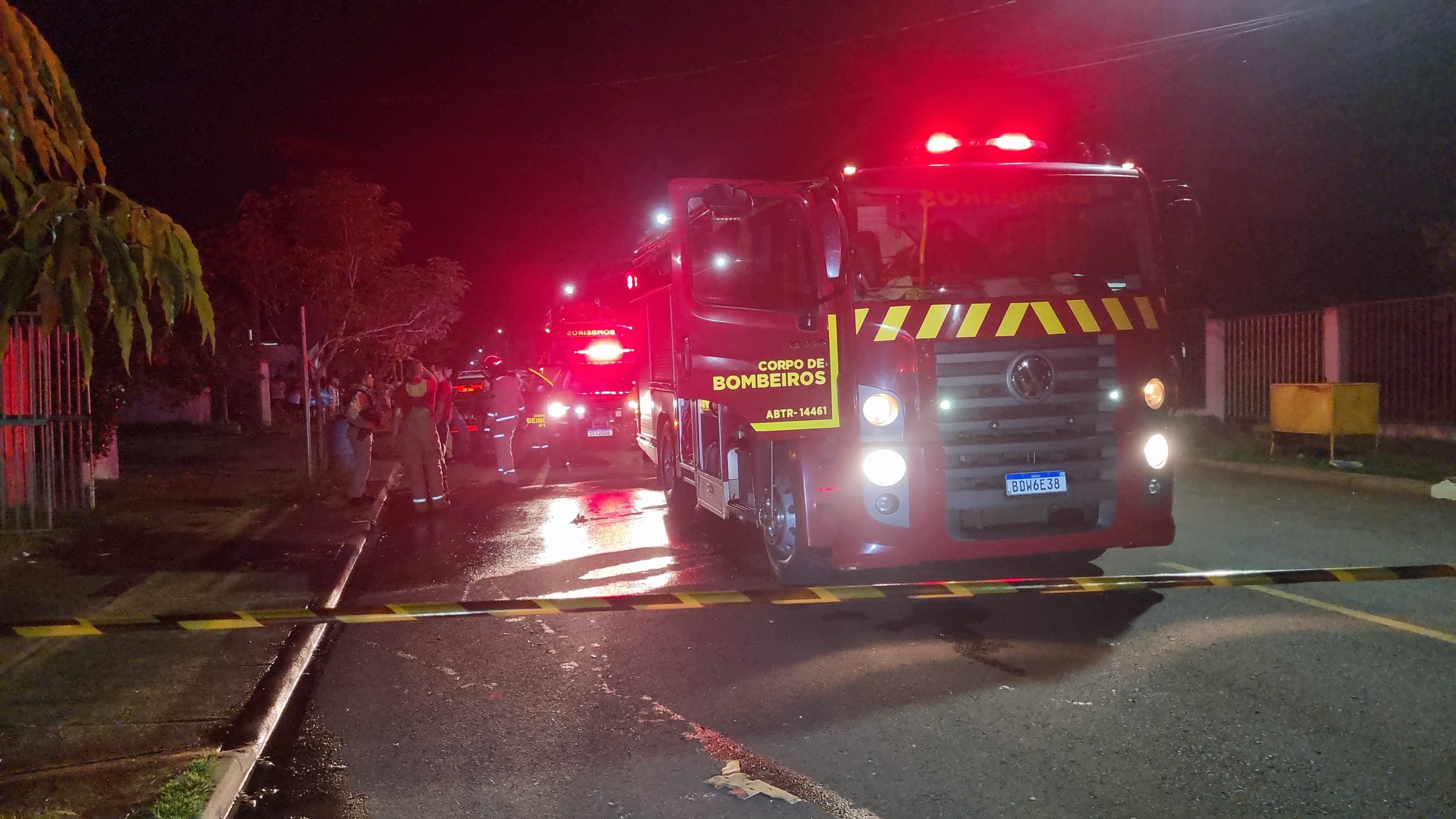 Mulher sofre queimaduras em incêndio causado por explosão de botijão de gás no Riviera