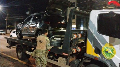 Veículo clonado com registro de furto apreendido com maconha é encaminhado para PF em Cascavel Imagem referente a Veículo clonado com registro de furto apreendido com maconha é encaminhado para PF em Cascavel