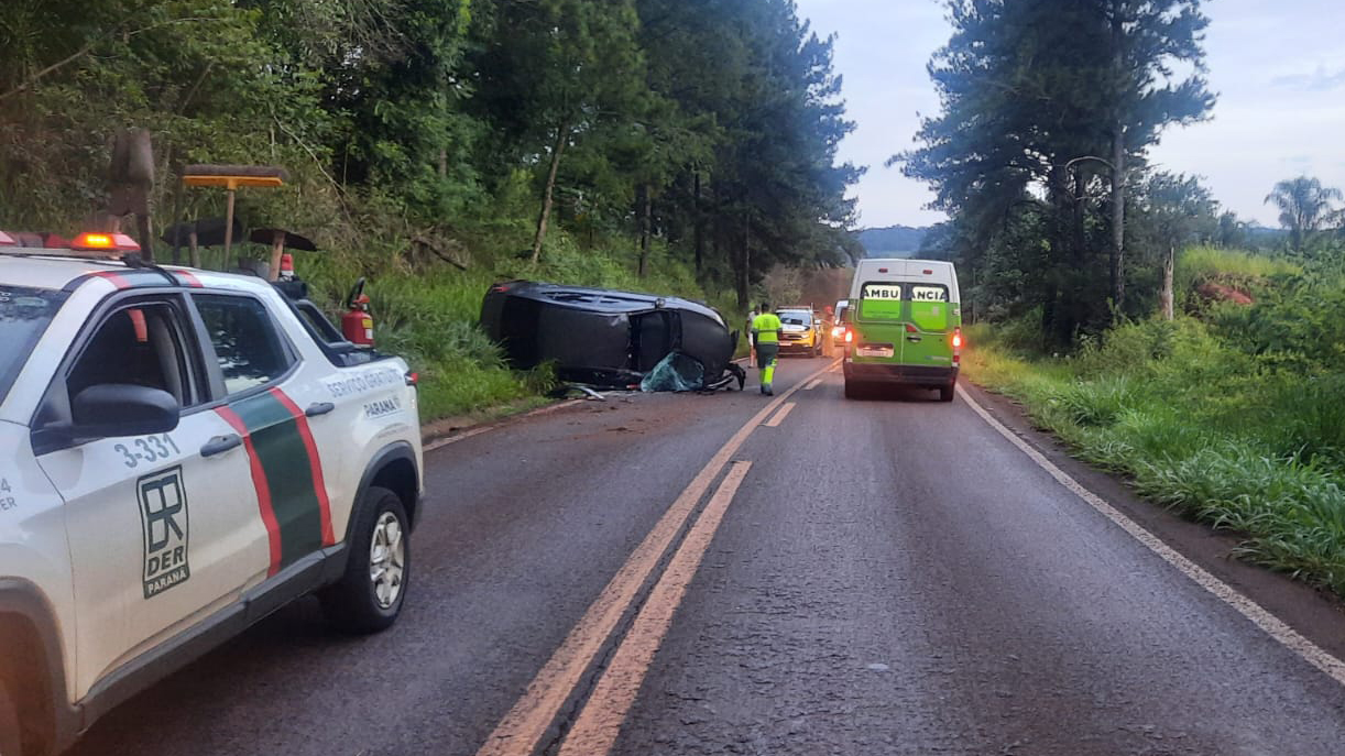 Capotamento de veículo é registrado na PR-180, em Cascavel Capotamento de veículo é registrado na PR-180, em Cascavel