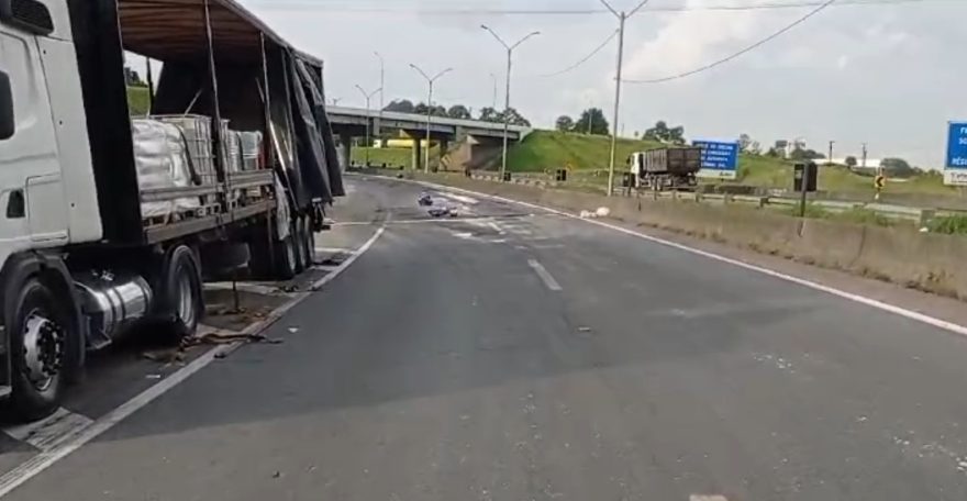 BR-116 é interditada em Campina Grande do Sul após acidente com caminhão carregado com produto perigoso