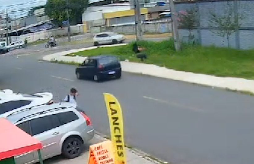 Imagens fortes: Vídeo mostra jovem de 17 anos sendo atropelada por carro
