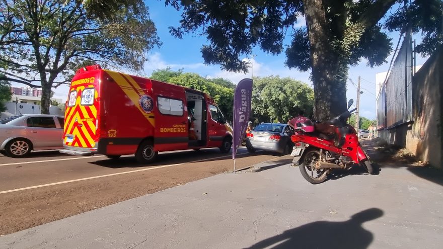 Motociclista fica ferida em acidente no Centro e Siate é mobilizado