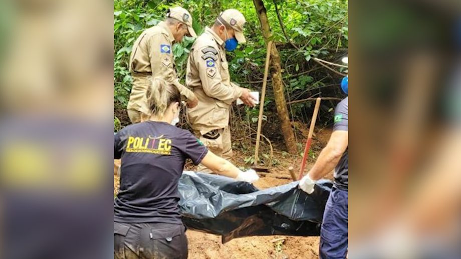 Número de corpos encontrados em cemitério ilegal sobe para oito Número de corpos encontrados em cemitério ilegal sobe para oito