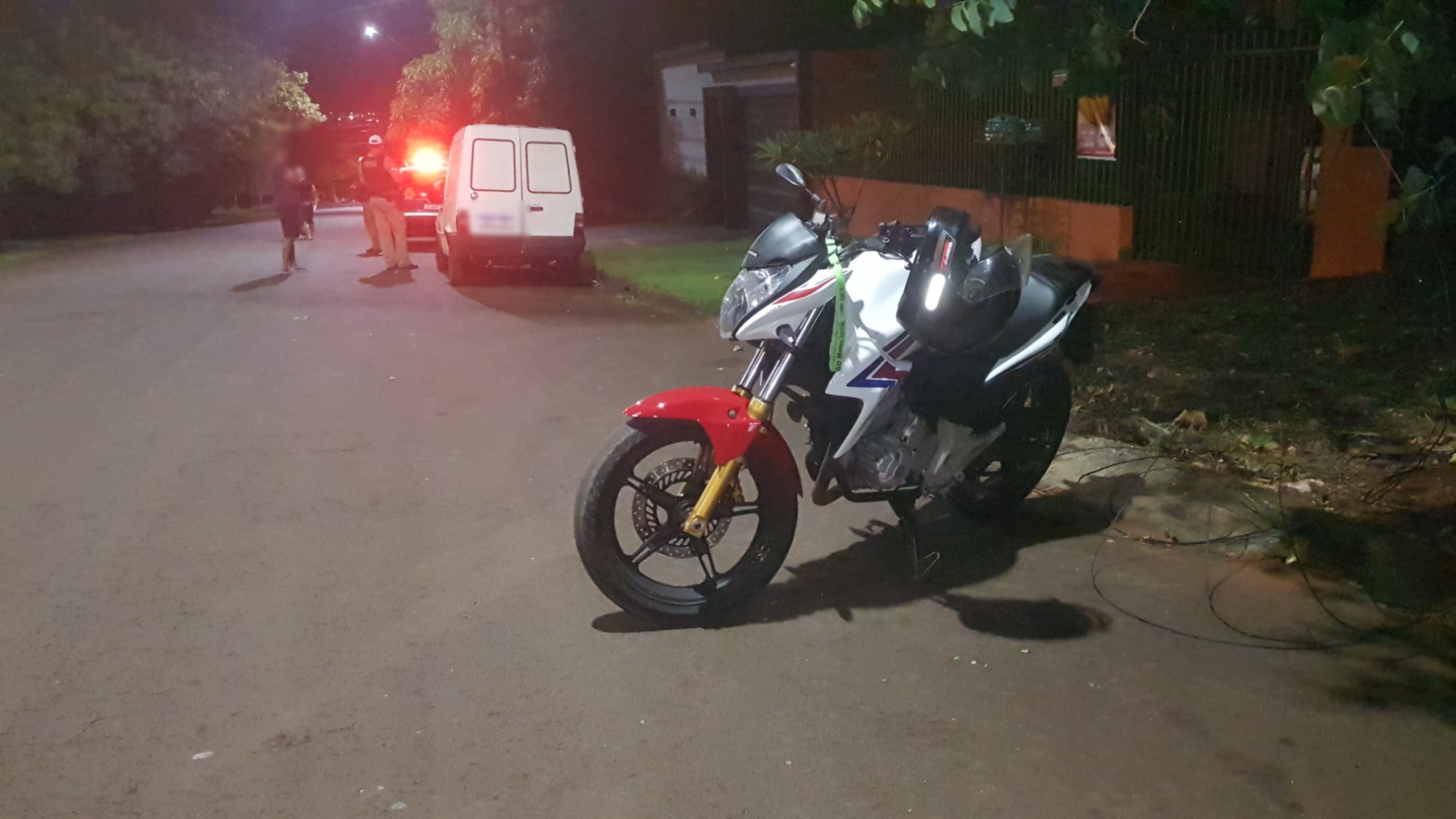 Acidente entre Fiorino e moto deixa homem ferido no Floresta Acidente entre Fiorino e moto deixa homem ferido no Floresta
