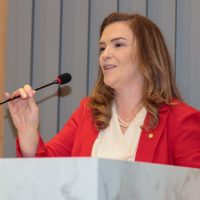 Imagem referente a Estado encaminha para Assembleia projeto de apoio às mulheres em situação de risco