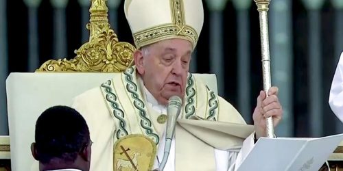 Papa está sem febre e em condição clínica estável Imagem referente a Papa está sem febre e em condição clínica estável