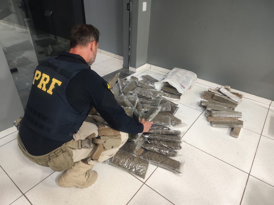 PRF frustra fuga e apreende mais de 58 kg de drogas na BR-277