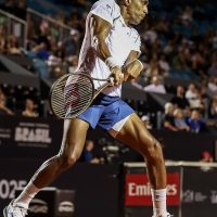 Imagem referente a Thiago Monteiro avança às oitavas em dia de calor intenso no Rio Open