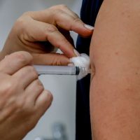 Imagem referente a DF não vai ampliar faixa etária para vacinação contra a dengue