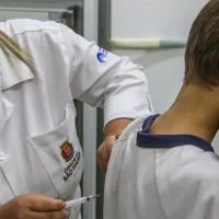 Imagem referente a Dengue: pelo menos 11 capitais não vão ampliar faixa etária de vacina