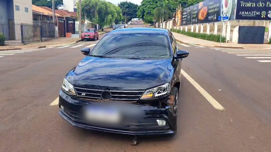 Jetta e Palio colidem no Centro de Cascavel