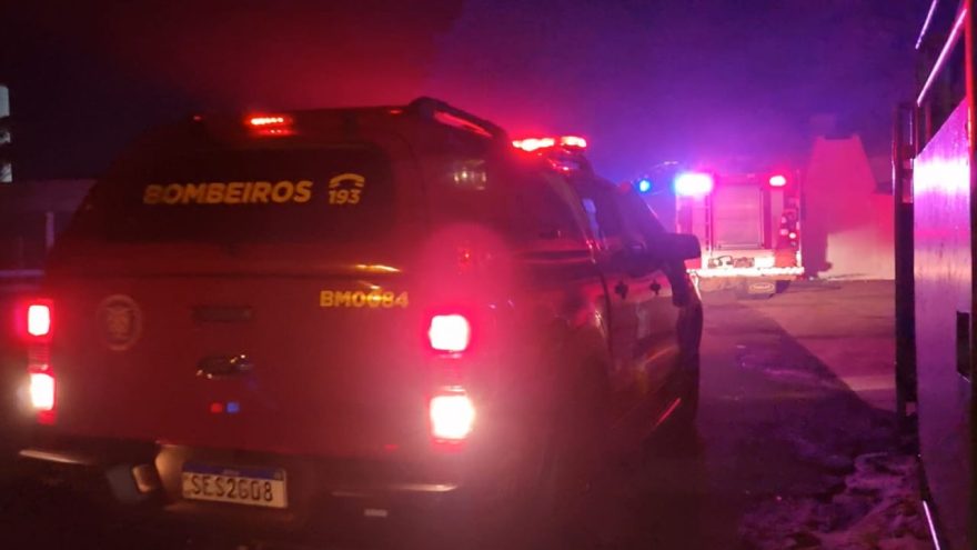 Incêndio no Parque de Exposições de Cascavel é controlado rapidamente pelo Corpo de Bombeiros