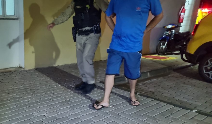 PM detém homem após briga familiar no bairro Brasília