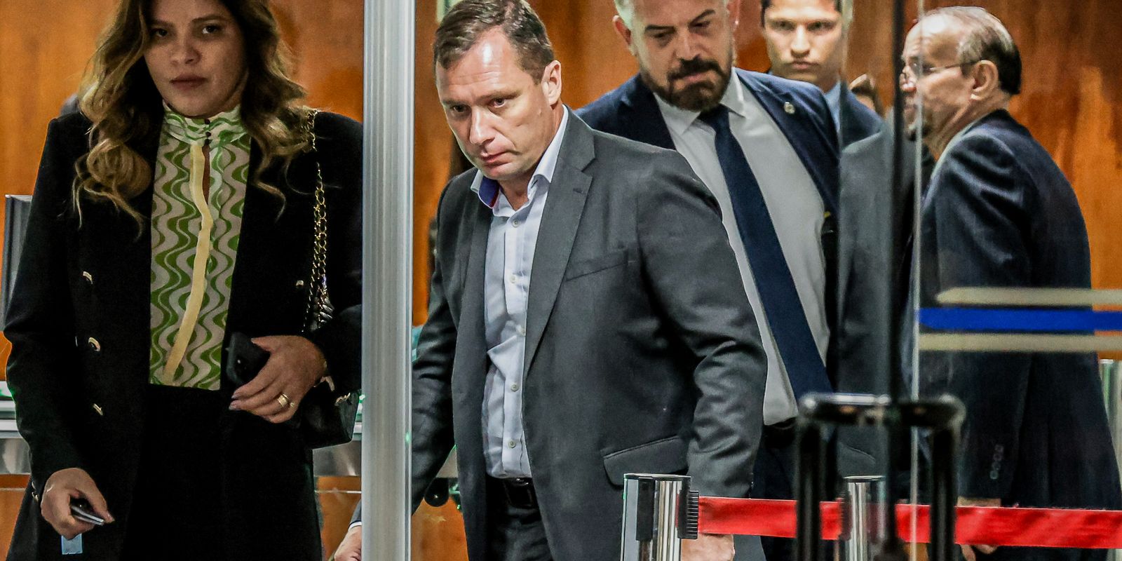 Cid confirma que Bolsonaro recebeu US$ 86 mil por venda de joias Cid confirma que Bolsonaro recebeu US$ 86 mil por venda de joias