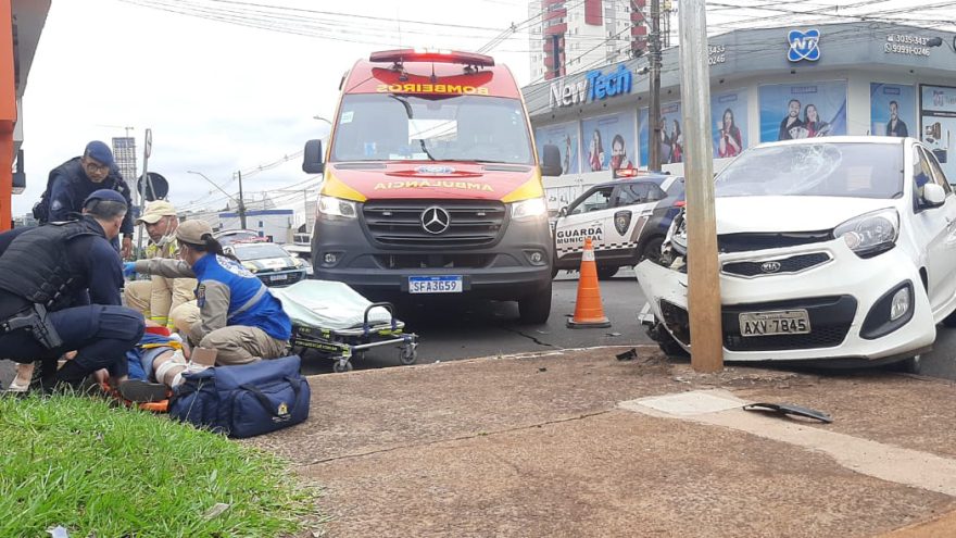 Motociclista quebra a perna em acidente no Centro