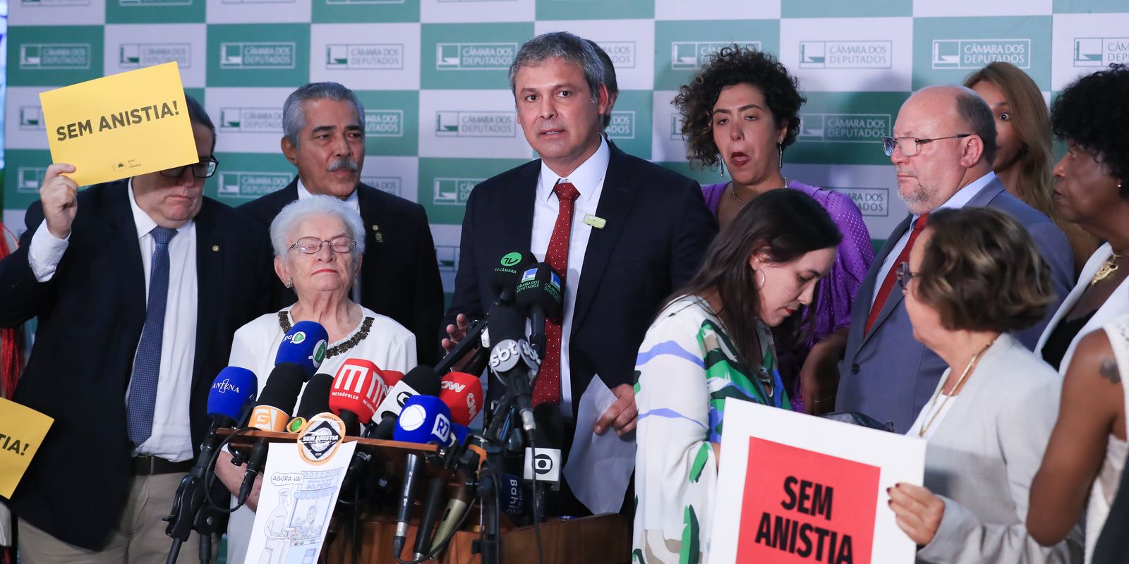 Aliados do governo defendem devido processo legal a golpistas Aliados do governo defendem devido processo legal a golpistas