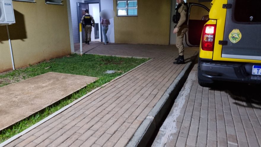 Mulher é presa acusada de maus-tratos contra a própria mãe em Cascavel