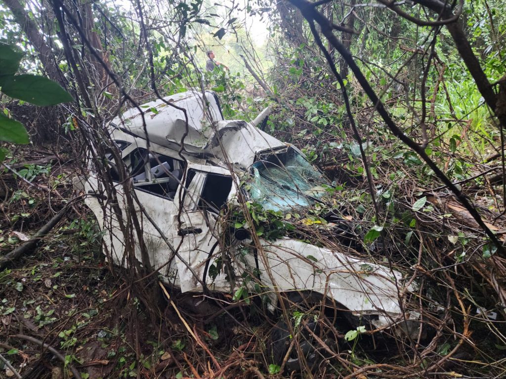 Motorista capota carro na PRc-467 e fica em estado grave